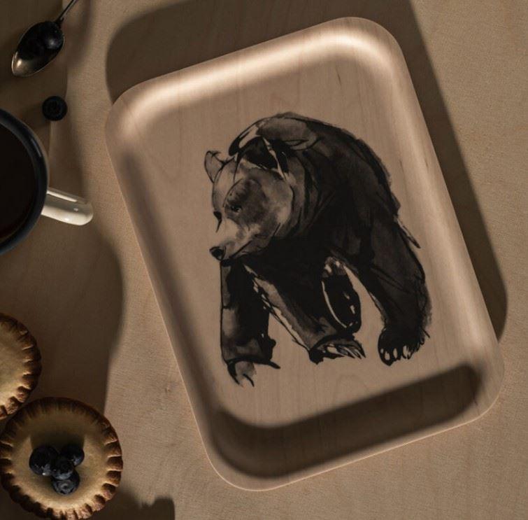 Muurla_Teemu_Järvi_Tablett_Bär_27x20cm_lifestyle 