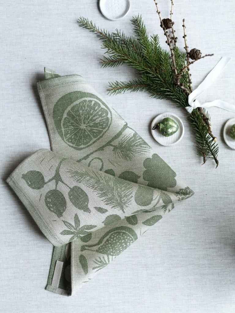 lapuankankurit_geschirrtuch_und_serviette_talven_tuoksut_grün-leinen