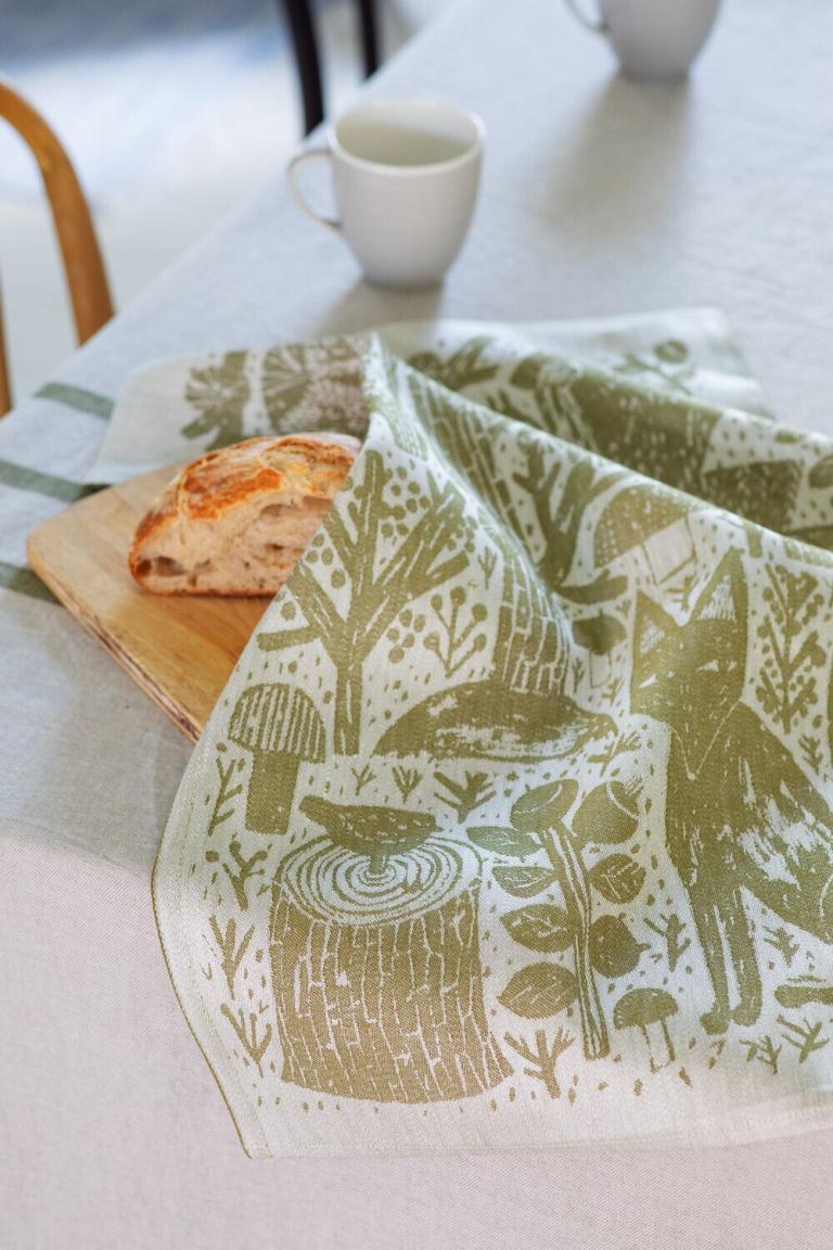 lapuankankurit_Küchentuch_metsikko_weiss-olive