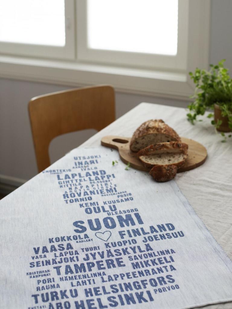 lapuankankurit_my_finland_Geschirrtuch_weiss-heidelbeer