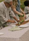 lapuankankurit_Tischdecke_meirami_gold-lavendel_salvia_Tuch_lime-olive_2