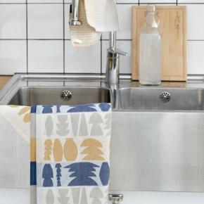 lapuan_kankurit_kipot_geschirrtuch_gold-blaubeer