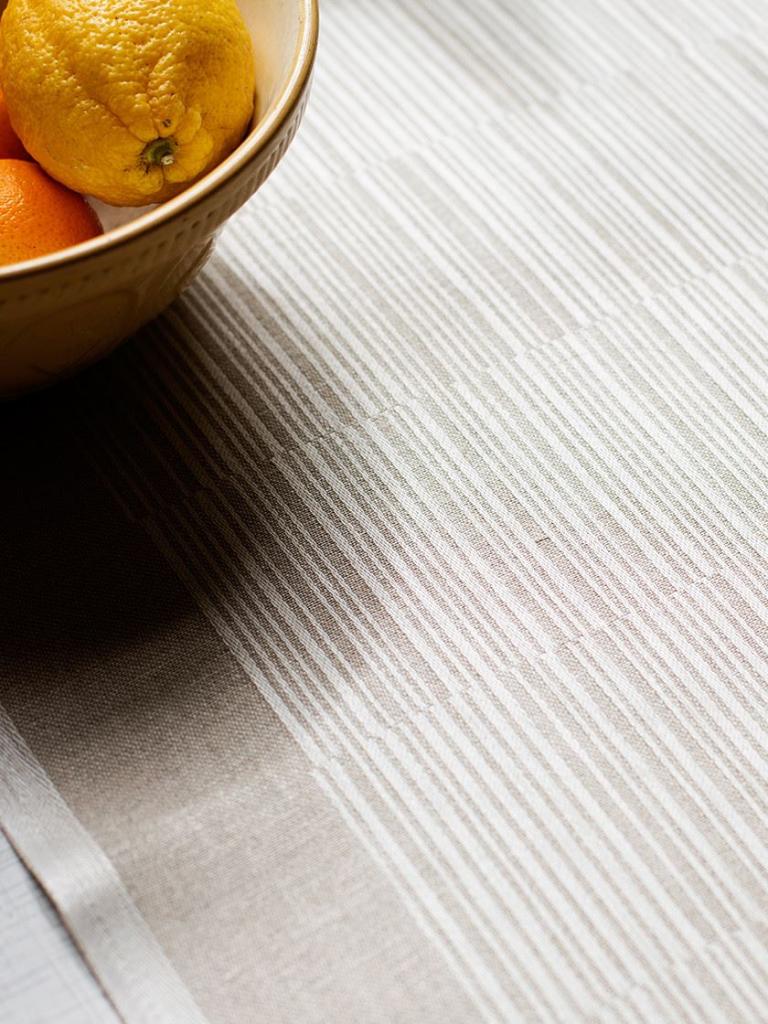 Lapuan Kankurit Viiva Tischläufer weiss-leinen1