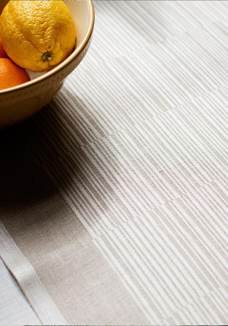 Lapuan Kankurit Viiva Tischläufer weiss-leinen1
