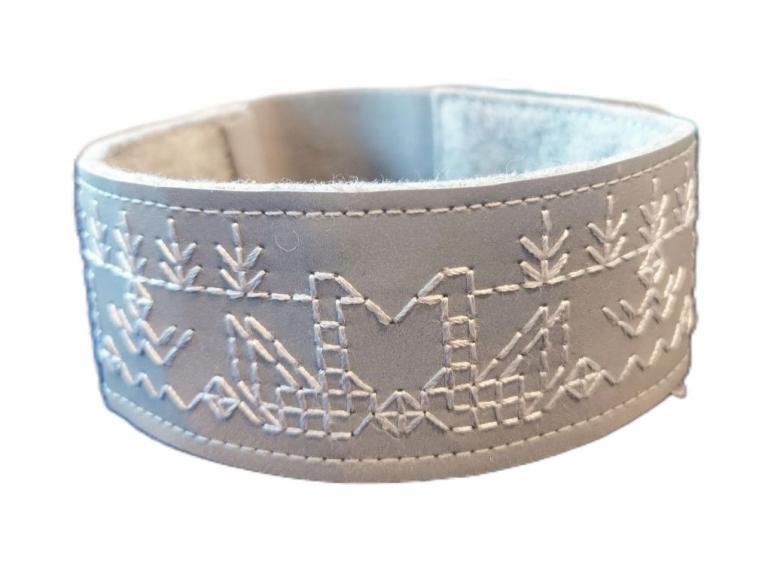 Kirjosilta-Arm-Reflektor-Joutsenlaulu-weiss-1