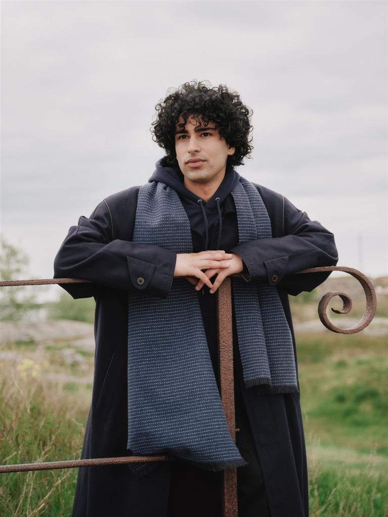 LapuanKankurit_Wollschal_HILE_dunkelblau