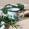 Mumin_Muurla_Emaillebecher_im-garten_3.7dl_lifestyle_1
