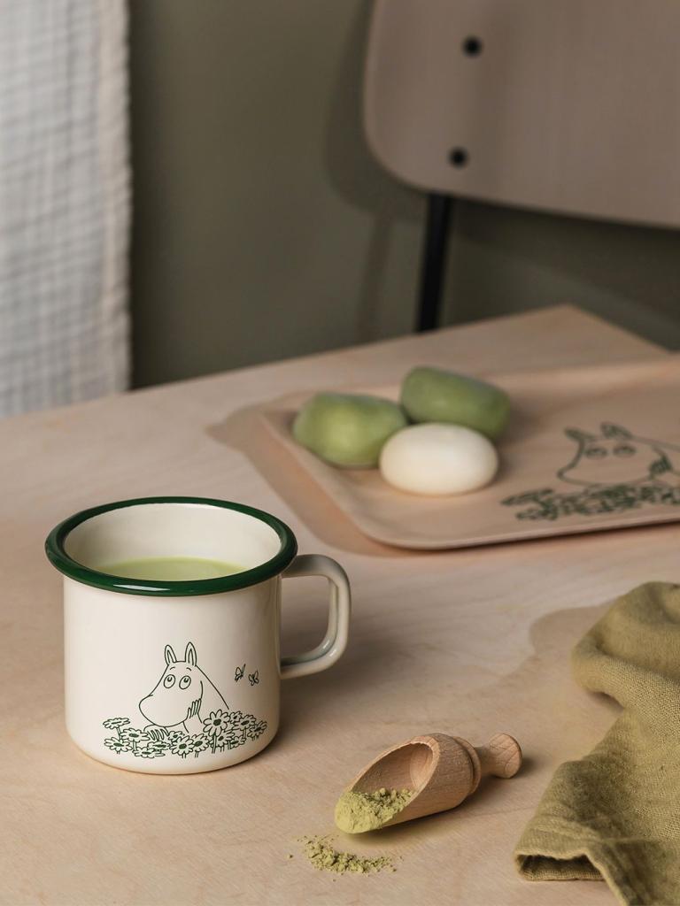 Muurla-Moomin-emaille-becher-sommerschwarm-3.7dl_6416114973750_lifestyle