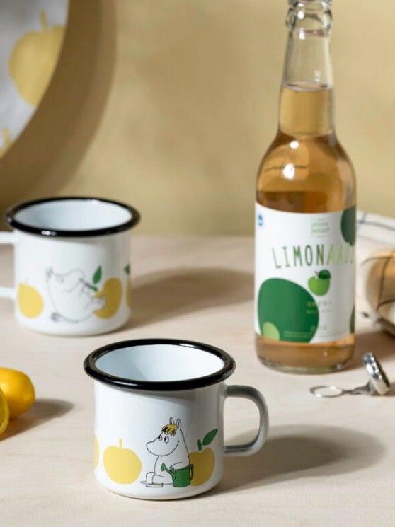 Muurla_Moomin_Emaillebecher_fröhliche-äpfeln_gelb_2.5dl_1