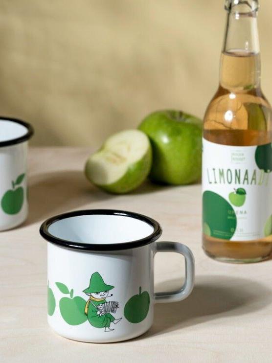 Muurla_Moomin_Emaillebecher_fröhliche-äpfeln_grün_3.7dl_1