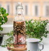 Muurla_Mumin_Glasflasche_Apfel_1L_Lifestyle