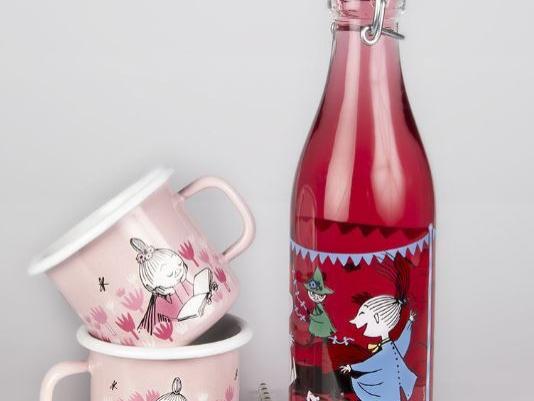 Muurla Mumins Emaillebecher Mädchen im Garten 