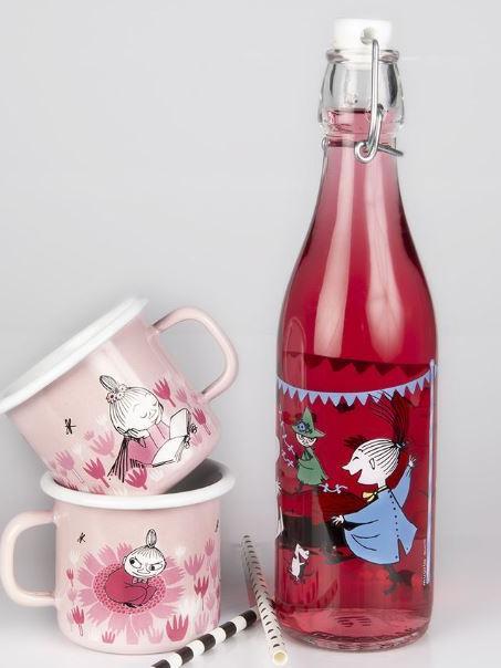 Muurla Mumins Emaillebecher Mädchen im Garten 