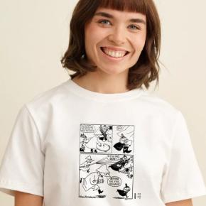 Moiko-Mumin-Comic-T-Shirt-beiss-zurück-kleine-my-weiss-schwarz-lifestyle