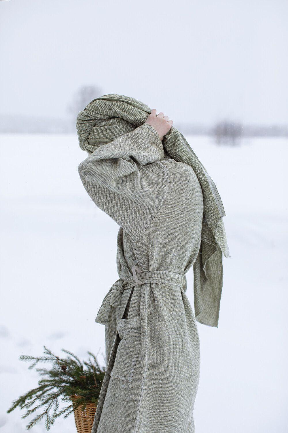 lapuankankurit_terva_Bademantel_und_Badetuch_weiss-olive_1