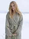 lapuankankurit_terva_Bademantel_und_Badetuch_weiss-olive_2
