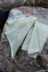 lapuankankurit_Kuohu_leinen_Handttuch_weiss-olive_und_Terva Handtuch_olive_2