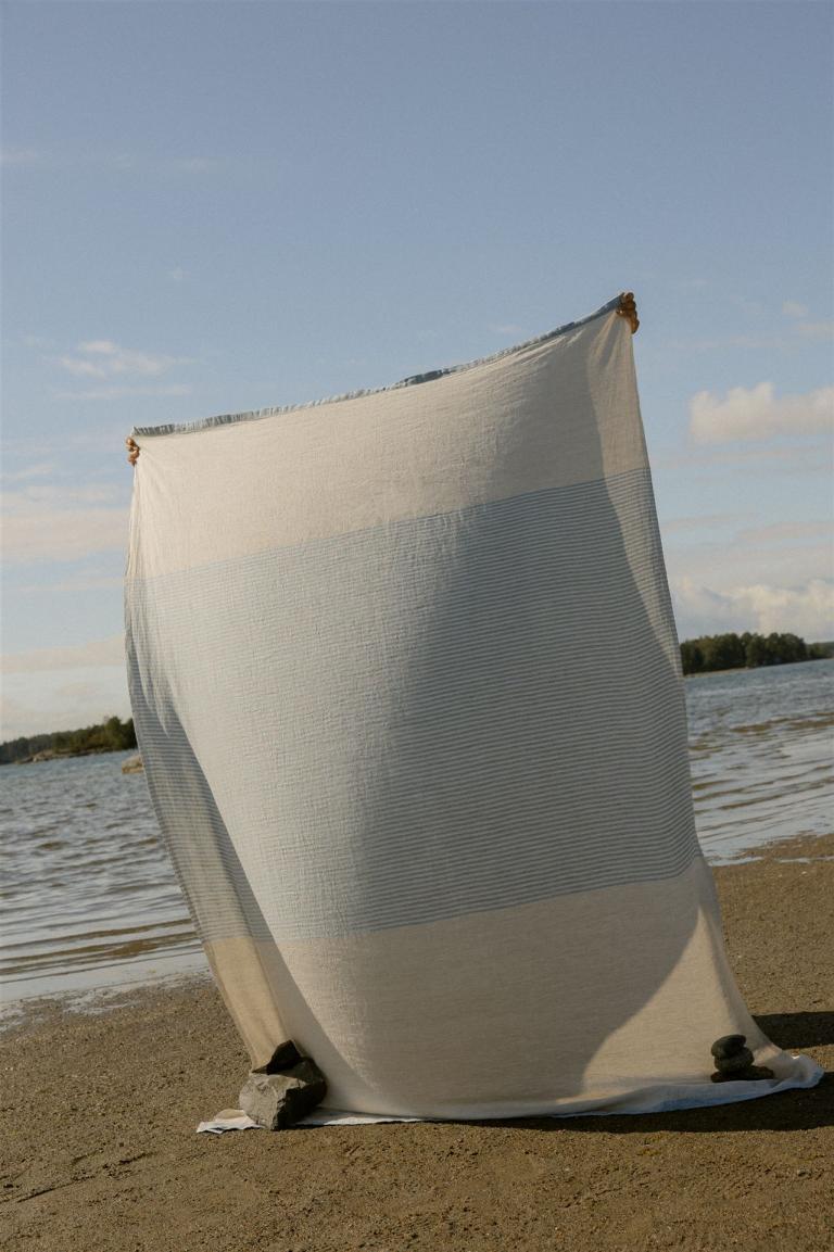 LapuanKankurit-KAISLA-decke-tischtuch-blau-leinen