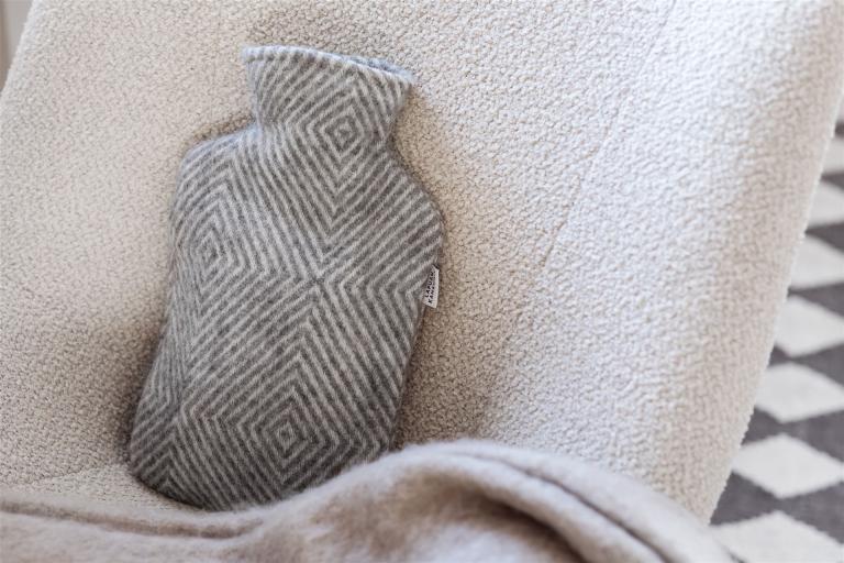 LapuanKankurit-Maria-wärmflasche_grau-weiss-2