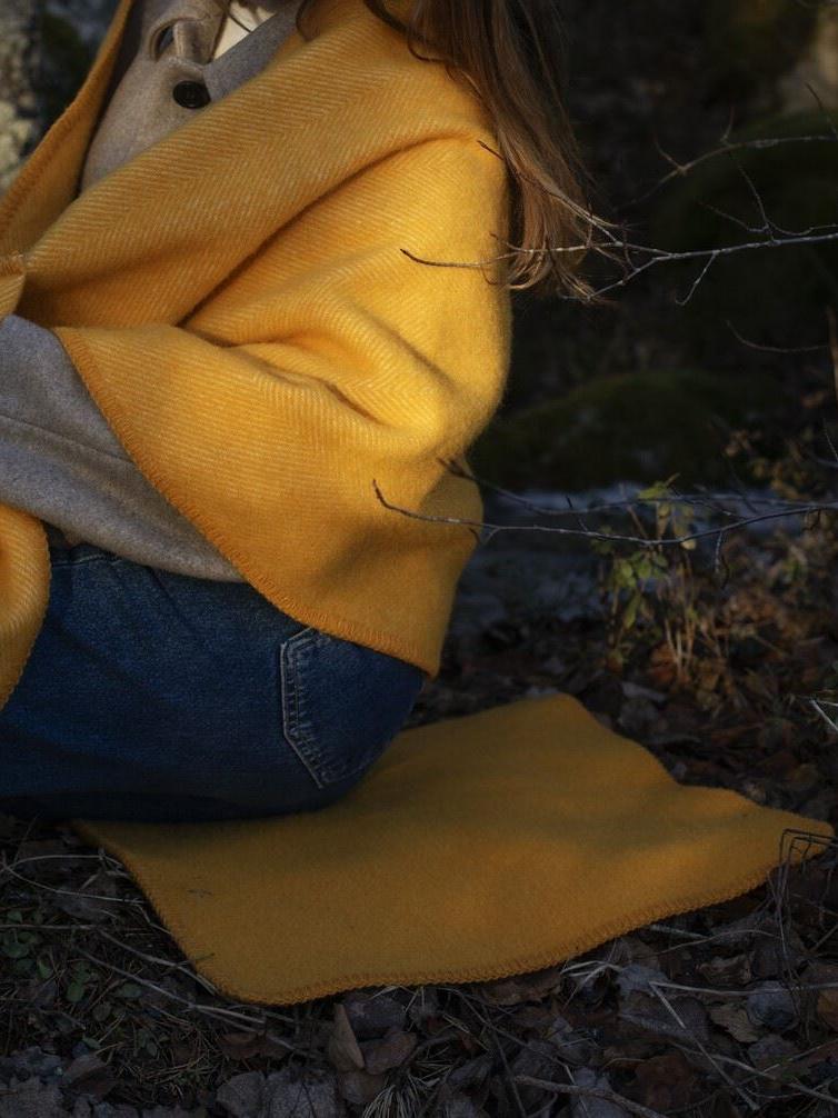 lapuankankurit_sitzunterlage_&_taschenschal_arvo_orange_0