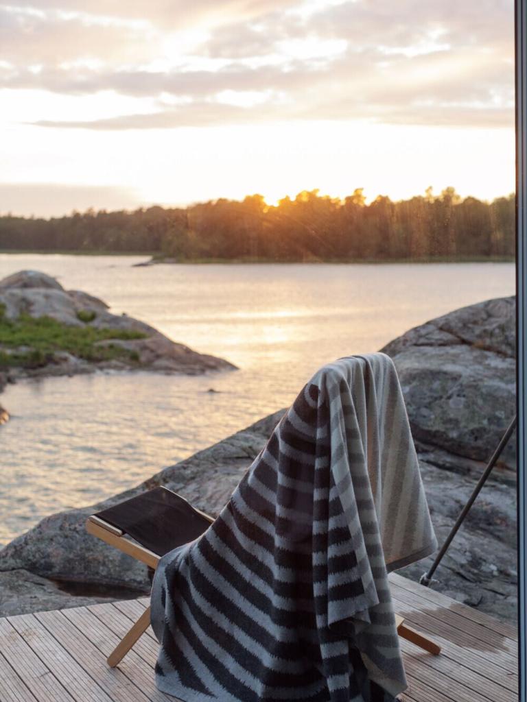 lapuankankurit_metsalampi_merinowoll-decke_weiss-grau-schwarz_3