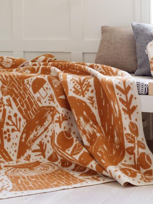 lapuankankurit_wolldecke_und_wärmflasche_metsikko__cognac-weiss_4